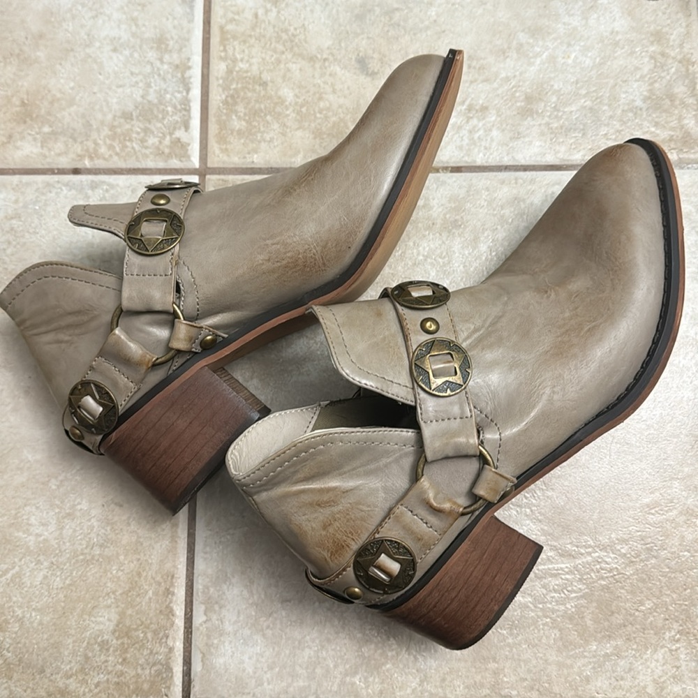 Arider Girl Ankle Boots View 5